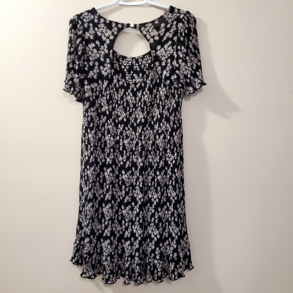 Patrons of Peace - Black and White Ditzt Floral Dress - Size M - Picture 5 of 9